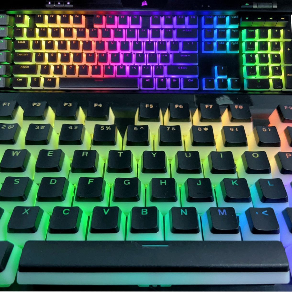 Translucent Corsair Pudding Ke - Gaming Keyboard Corsair ulasan dan harga